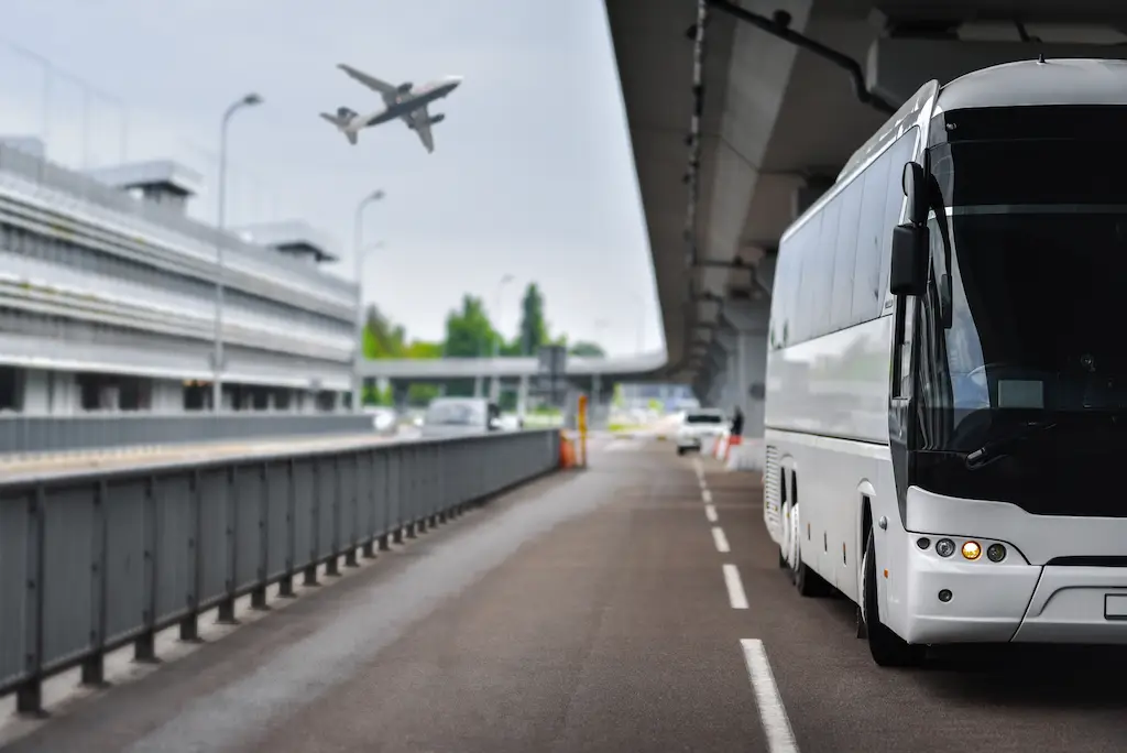 <h2>Tour Bus Rental Advantages</h2>
