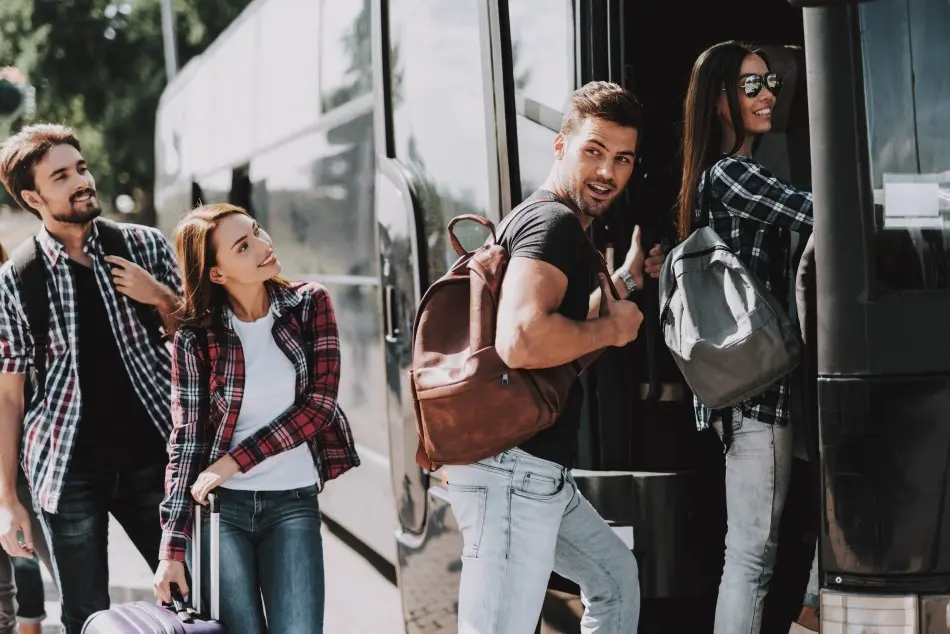 Budget Traveling Guide 2025: Average Cost of a Chicago Bus Vacation